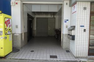 リノ内久宝寺ビルエントランス