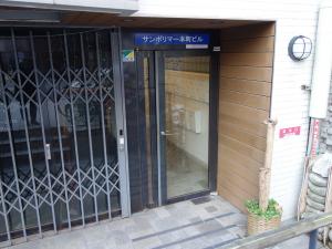 サンポリマー本町ビルエントランス