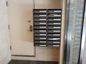 新大阪生原ビル郵便ポスト