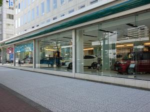 大阪トヨペット本社ビル１階店舗