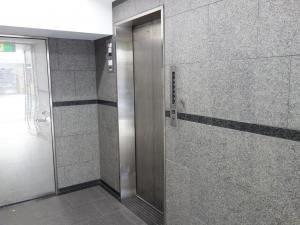 博労町辰巳ビルエレベーター