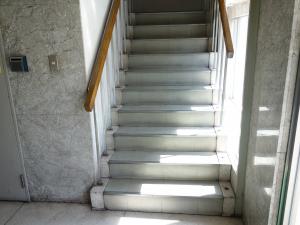 島田ビル階段