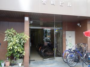 宮崎ビルエントランス