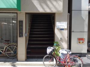 釣鐘三谷ビルエントランス