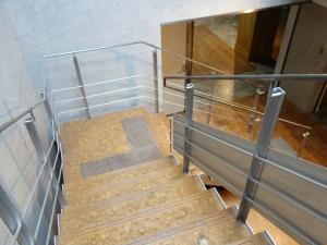 ＴＲＩ　ＦＲＯＮＴ心斎橋ビル室内階段