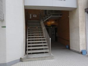 サンハイム南森町ビル２階専用階段