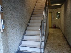 愛晃ビル階段