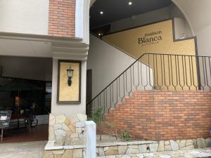メゾンブランカ　ビル入口