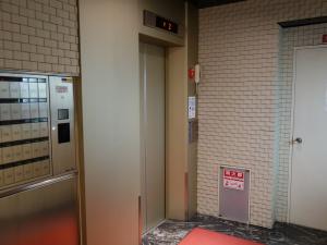 与力町パークビルエレベーター