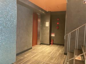 おおきになんでやねん。ビル　エントランス