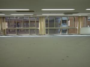 プレシデントビル室内
