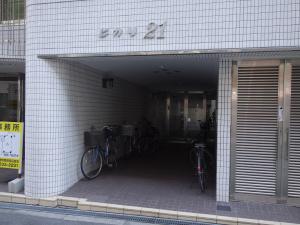 ヒカリ２１ビルエントランス
