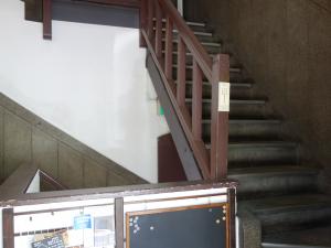 新井ビル階段