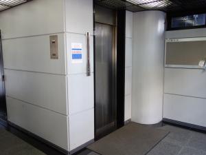 共信梅田ビルエレベーター