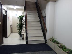 不動ビル階段