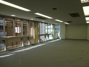 プレシデントビル室内