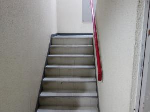 日宝内淡路ビル階段