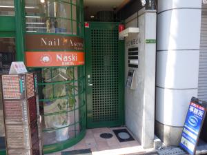 ＤＥＧＵＣＨＩ　ＵＭＥＤＡ（デグチ　ウメダ）ビルエントランス