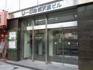 リーガル西天満ビルエントランス