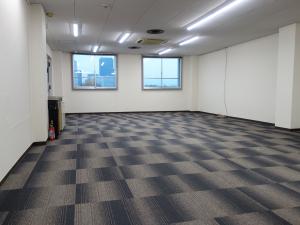 三双ビル室内