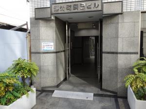 博労町辰巳ビルエントランス