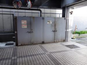 西谷東急ビルゴミ収集場