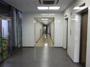 満電ビル共用部