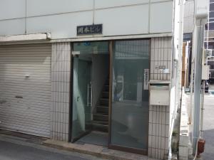 岡本ビルエントランス
