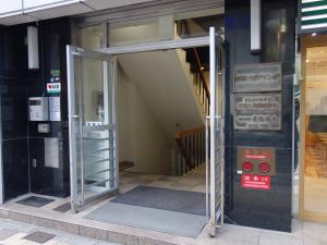 高橋ビルエントランス