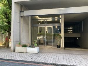 岡地ビルエントランス
