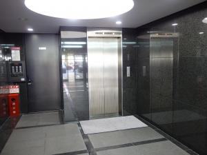 タット建設ビルエレベーター