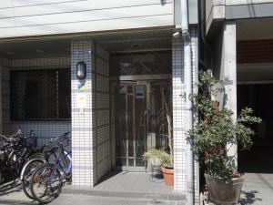 牧野ビルエントランス