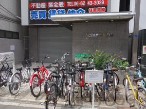 アオヤマビルエントランス