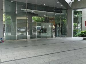 淀川５番館ビルエントランス