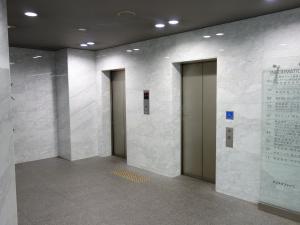 クリスタファイブビルエレベーター