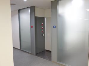 久我ビル南館男女別トイレ