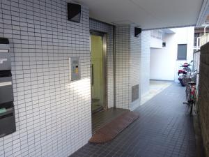 江坂淀ビルエントランス
