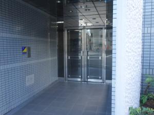 永田中津ビルエントランス