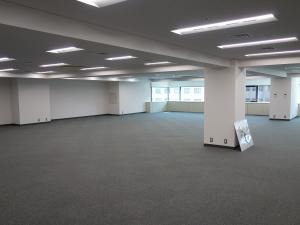 南海難波御堂筋ウエストビル室内