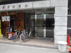 エフワンビルエントランス