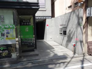 堂島野村ビルエントランス