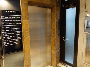 ストライプ京阪谷町ビルエレベーター