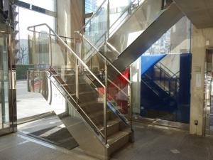 永都ビル大阪長堀階段