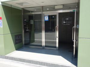 新光ビルエントランス
