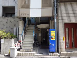 ラグジェリア京町堀ビルエントランス