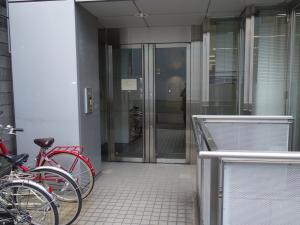四ツ橋ＹＨビルエントランス
