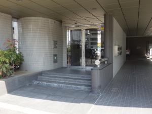 インフォクロス江坂ビル（ＩＮＦＯ　ＣＲＯＳＳ　ＥＳＡＫＡ）エントランス