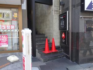 難波バレビル２階専用階段