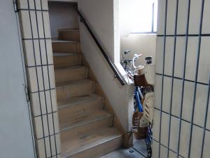 サカモトビル階段