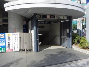 地下鉄出入口